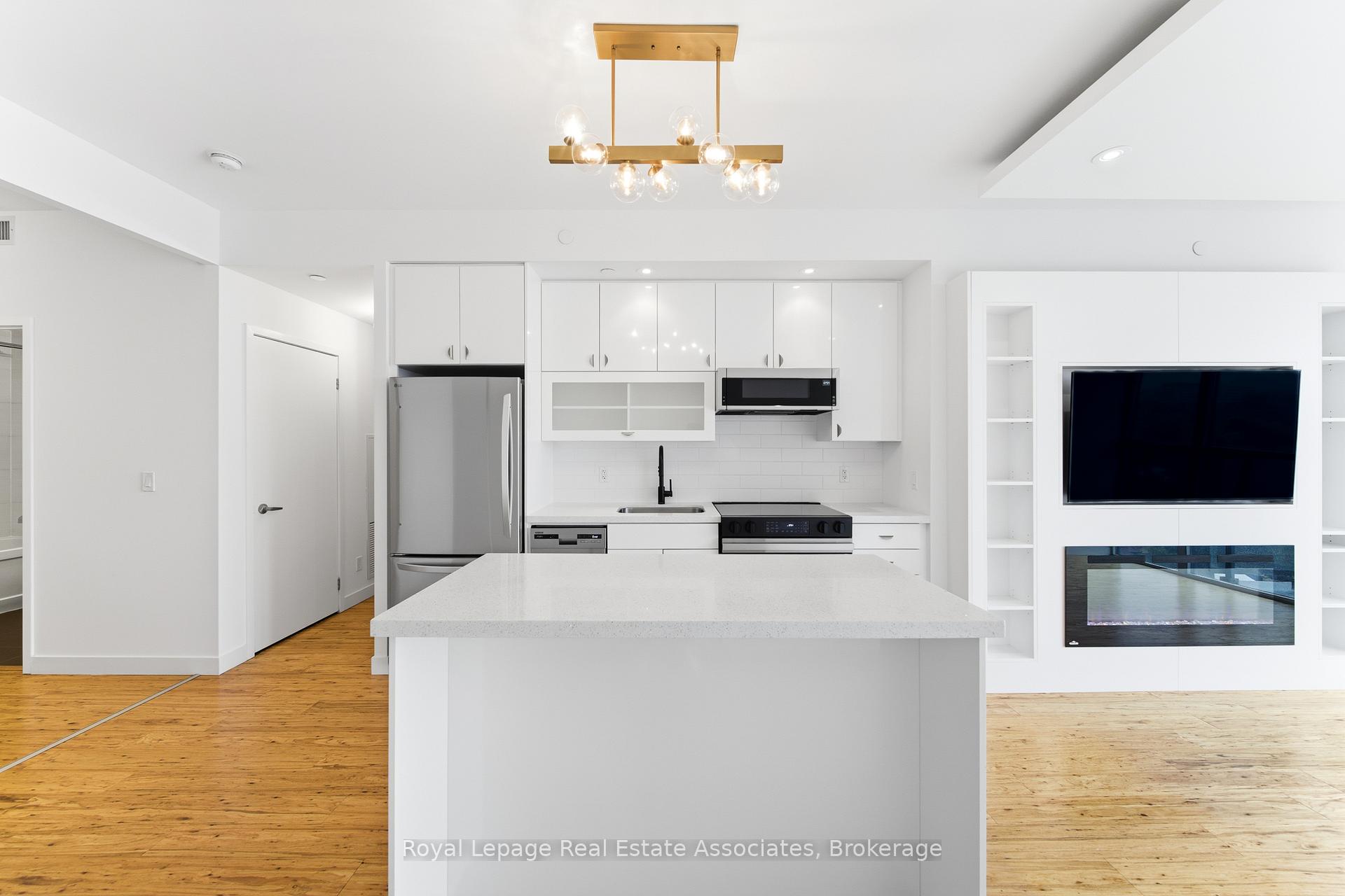 Photo 5 of Unit 915, 2055 Danforth Avenue, Toronto, Woodbine Corridor — HOMEH
