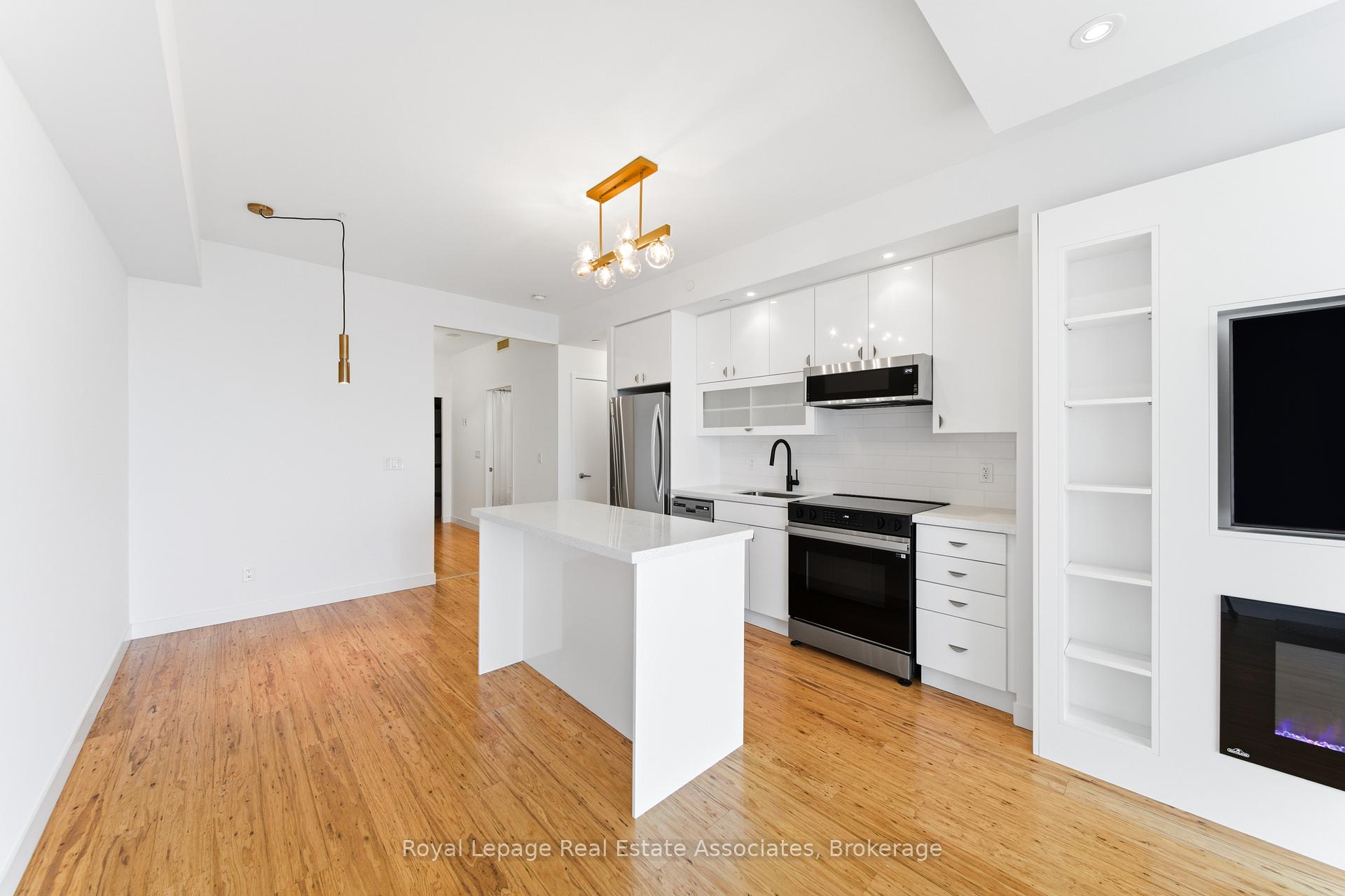 Photo 6 of Unit 915, 2055 Danforth Avenue, Toronto, Woodbine Corridor — HOMEH