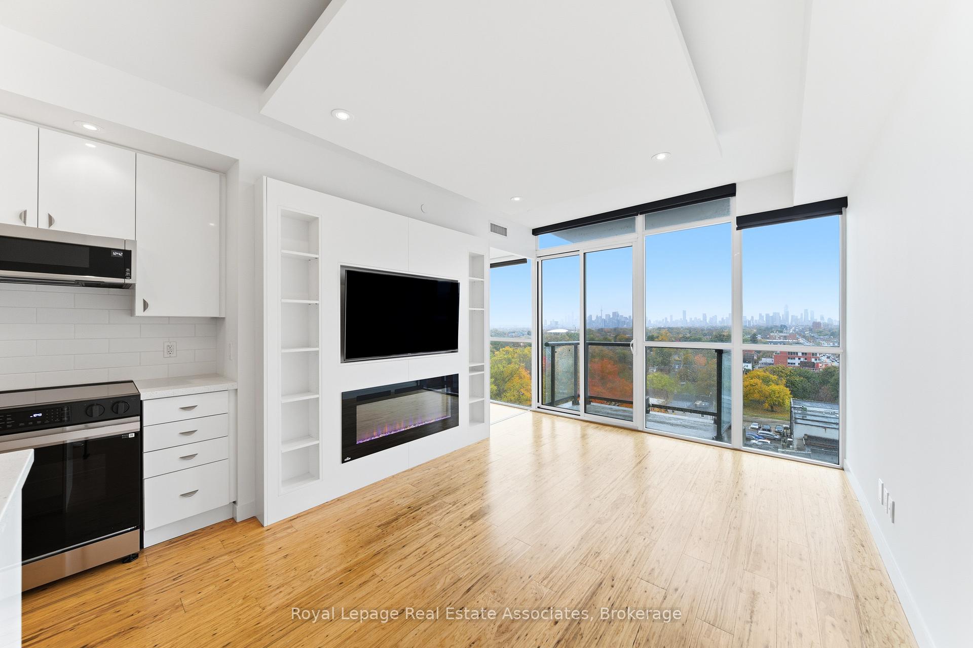 Photo 7 of Unit 915, 2055 Danforth Avenue, Toronto, Woodbine Corridor — HOMEH