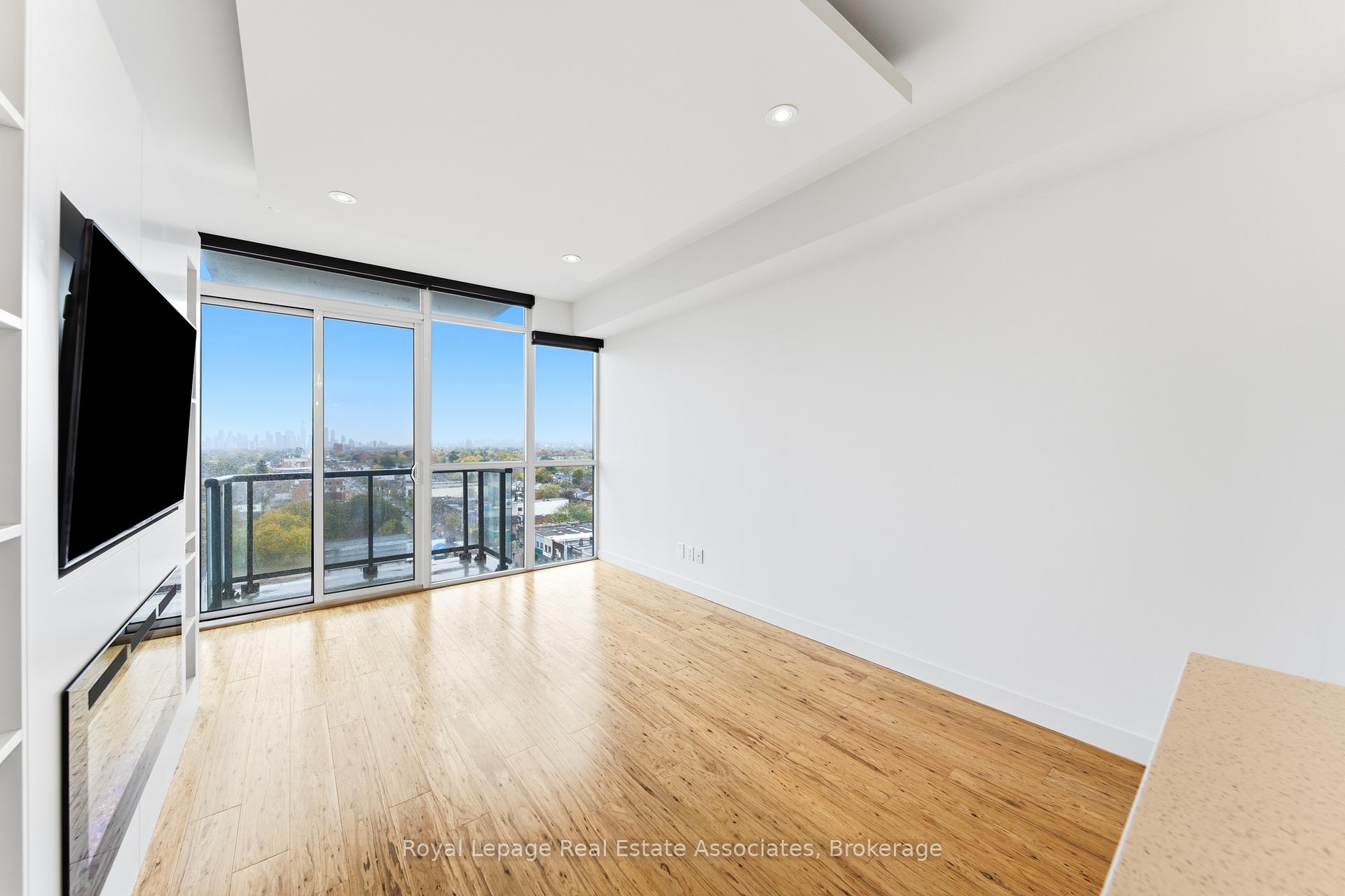 Photo 8 of Unit 915, 2055 Danforth Avenue, Toronto, Woodbine Corridor — HOMEH