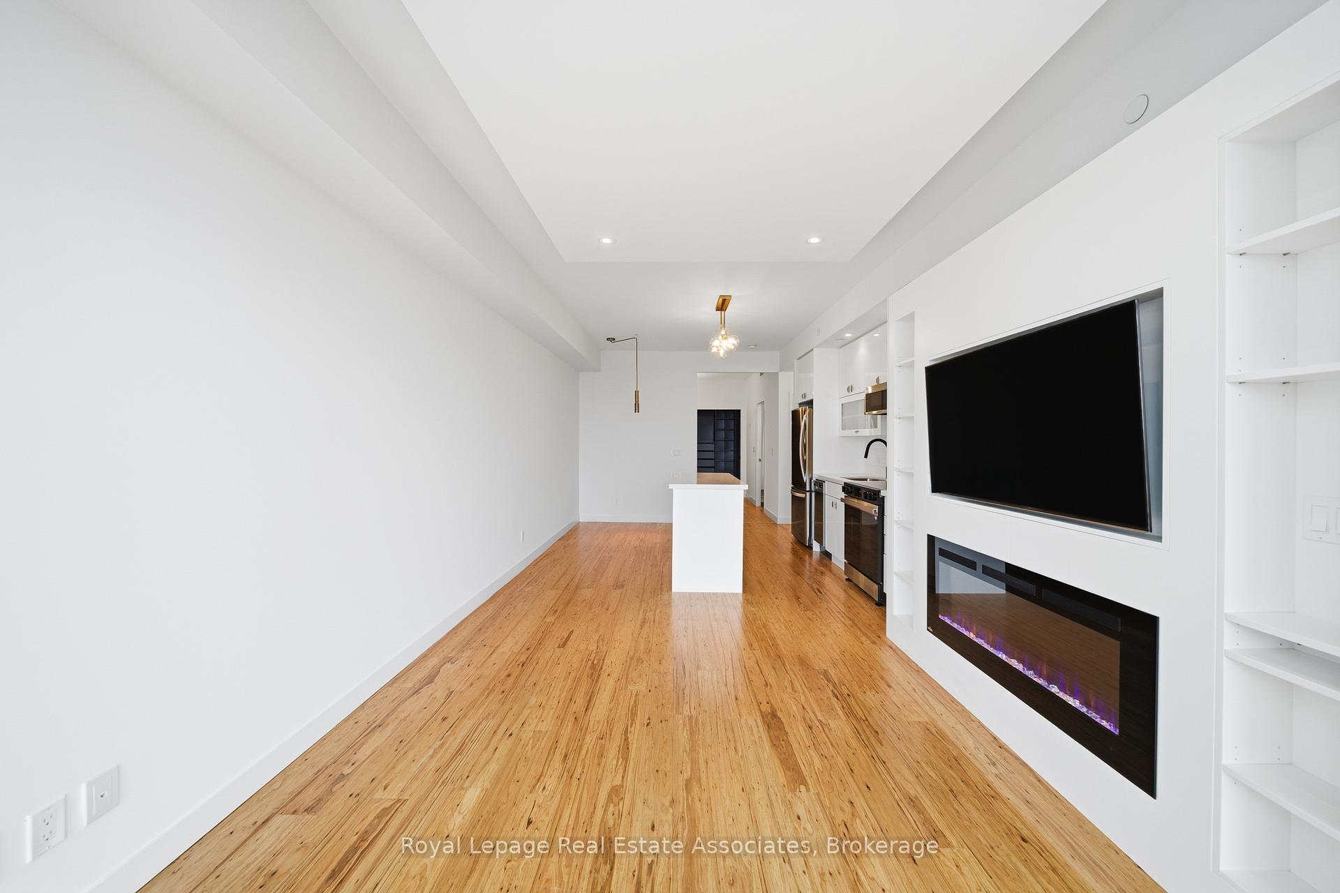 Photo 10 of Unit 915, 2055 Danforth Avenue, Toronto, Woodbine Corridor — HOMEH