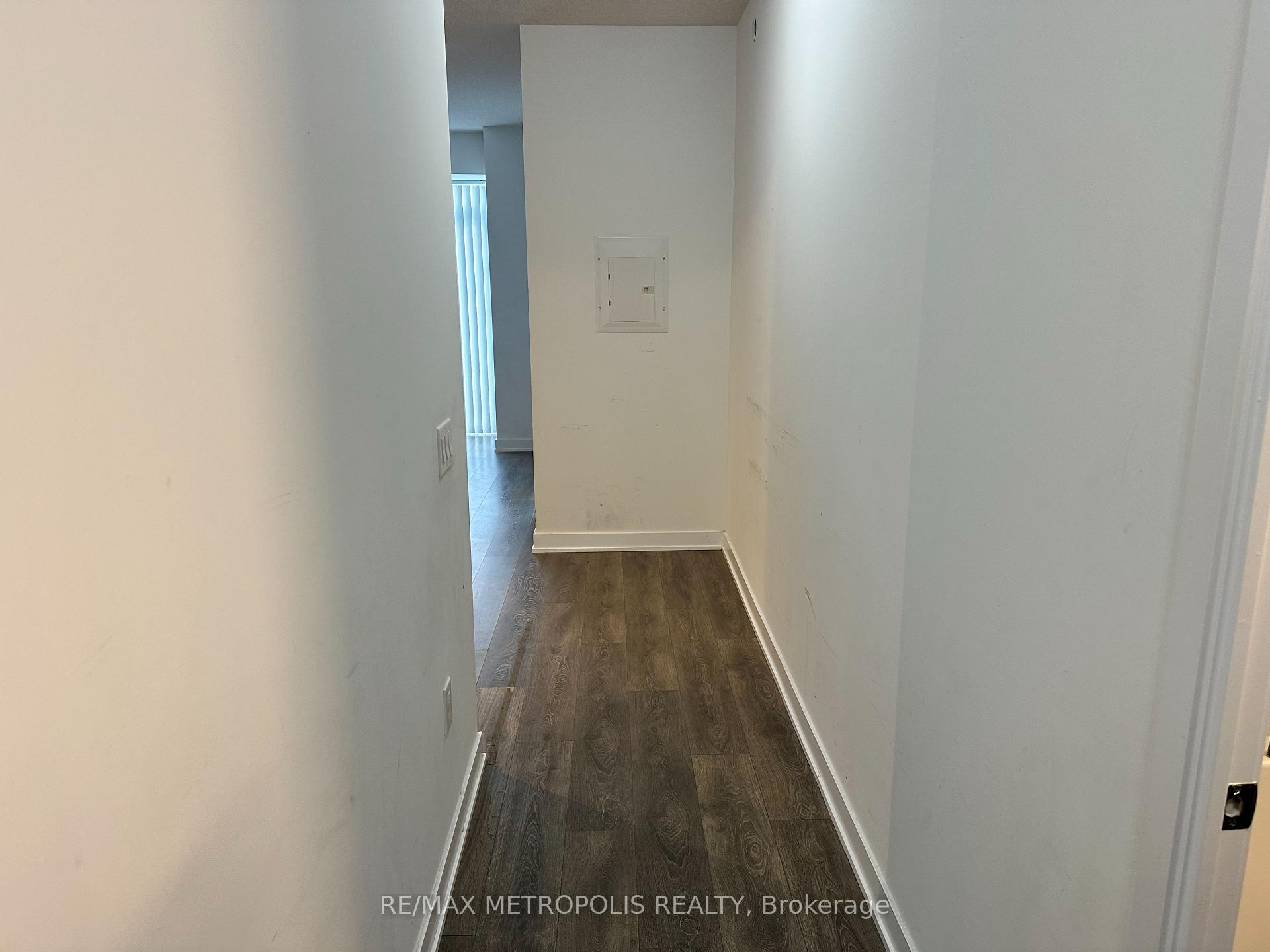 Photo 5 of Unit 921, 10 Honeycrisp Crescent, Vaughan, Vaughan Corporate Centre — HOMEH