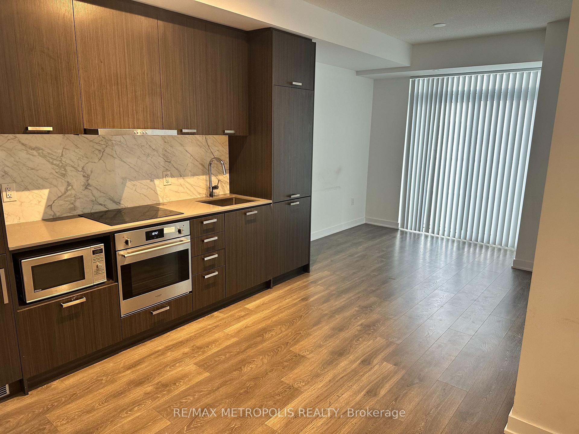 Photo 6 of Unit 921, 10 Honeycrisp Crescent, Vaughan, Vaughan Corporate Centre — HOMEH