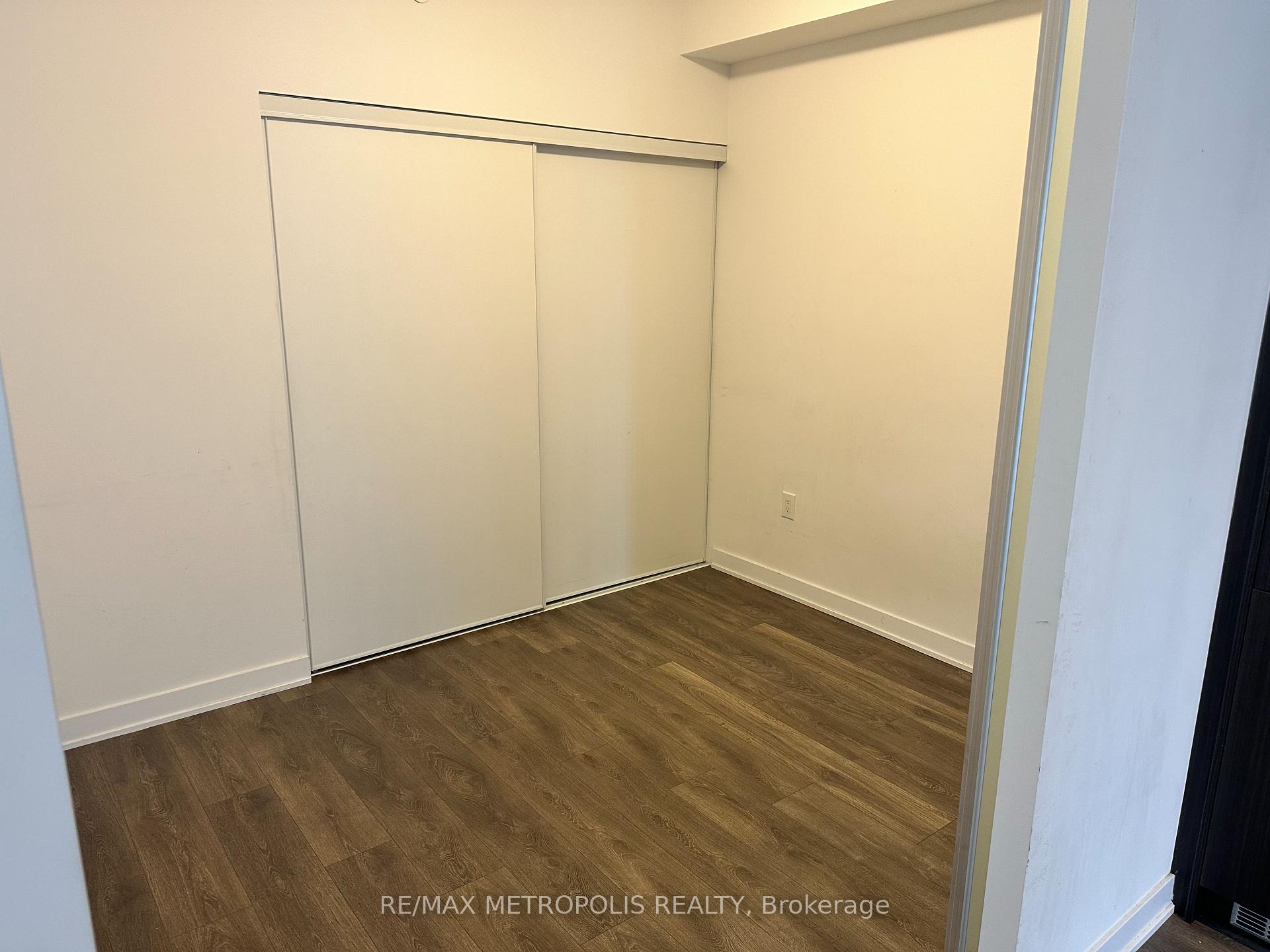 Photo 7 of Unit 921, 10 Honeycrisp Crescent, Vaughan, Vaughan Corporate Centre — HOMEH