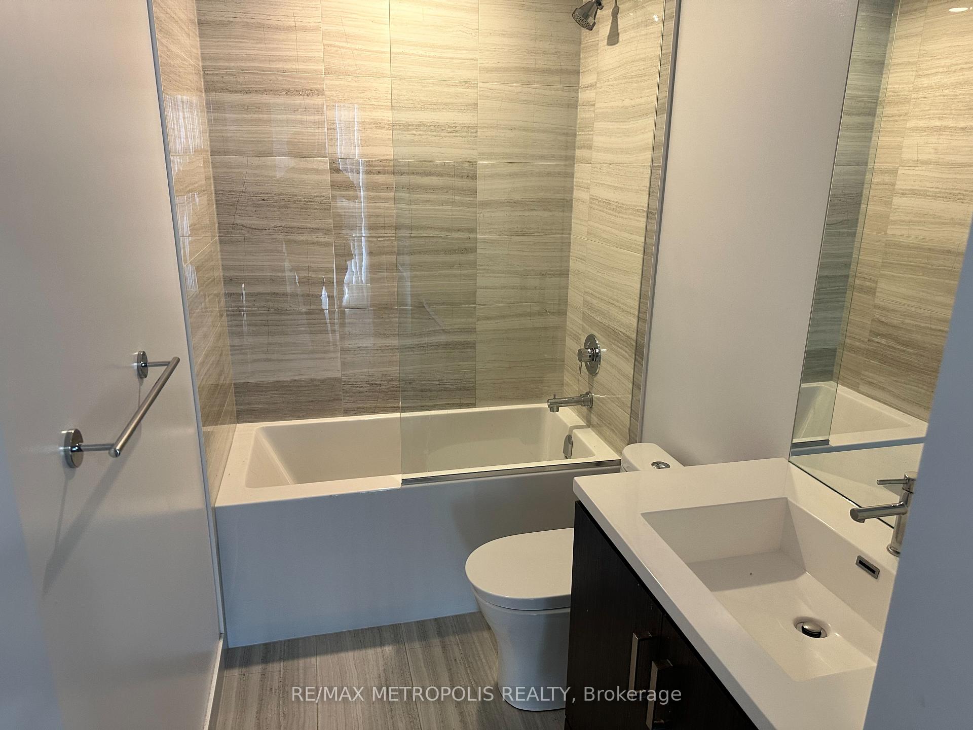 Photo 10 of Unit 921, 10 Honeycrisp Crescent, Vaughan, Vaughan Corporate Centre — HOMEH