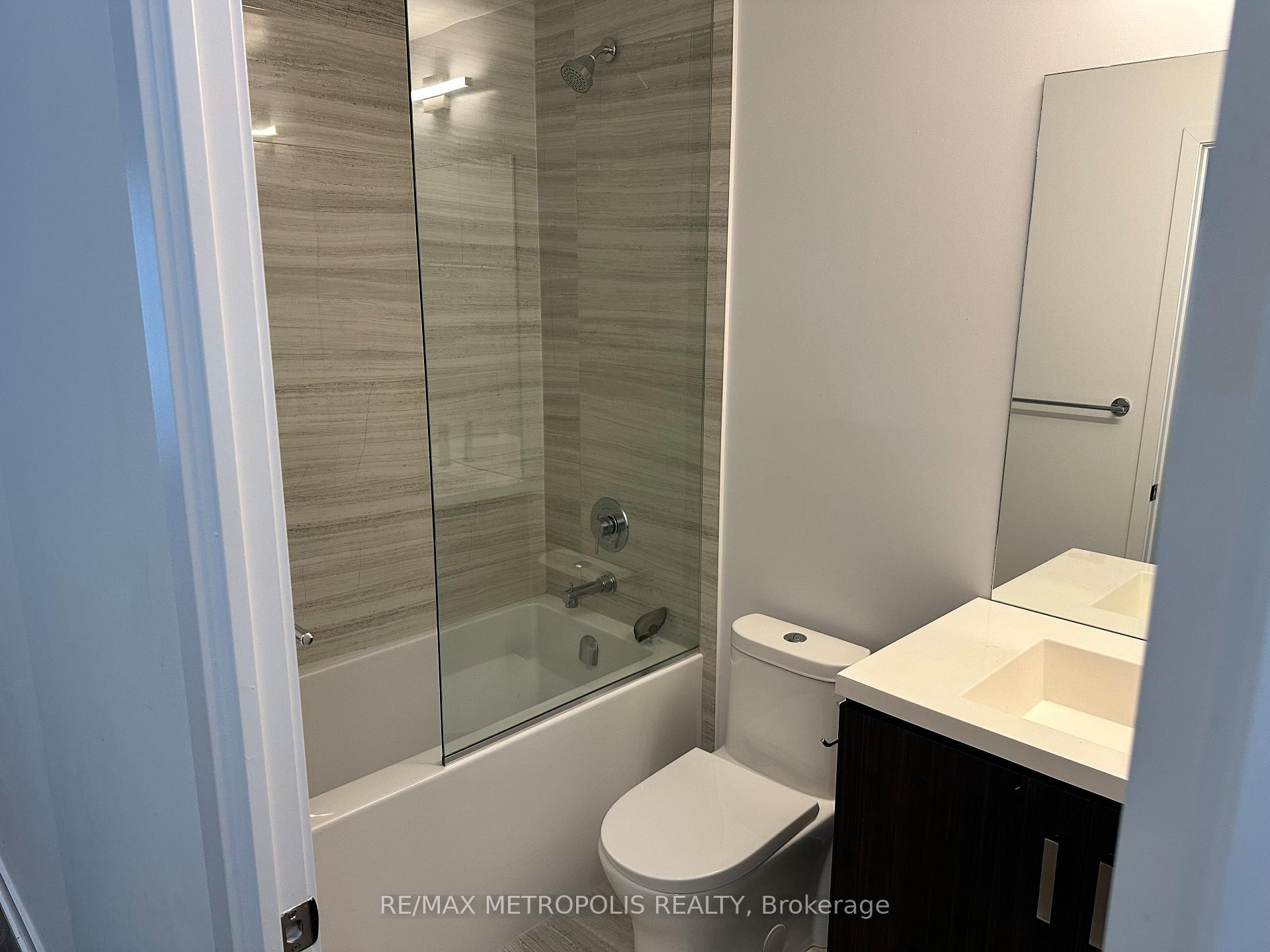 Photo 11 of Unit 921, 10 Honeycrisp Crescent, Vaughan, Vaughan Corporate Centre — HOMEH