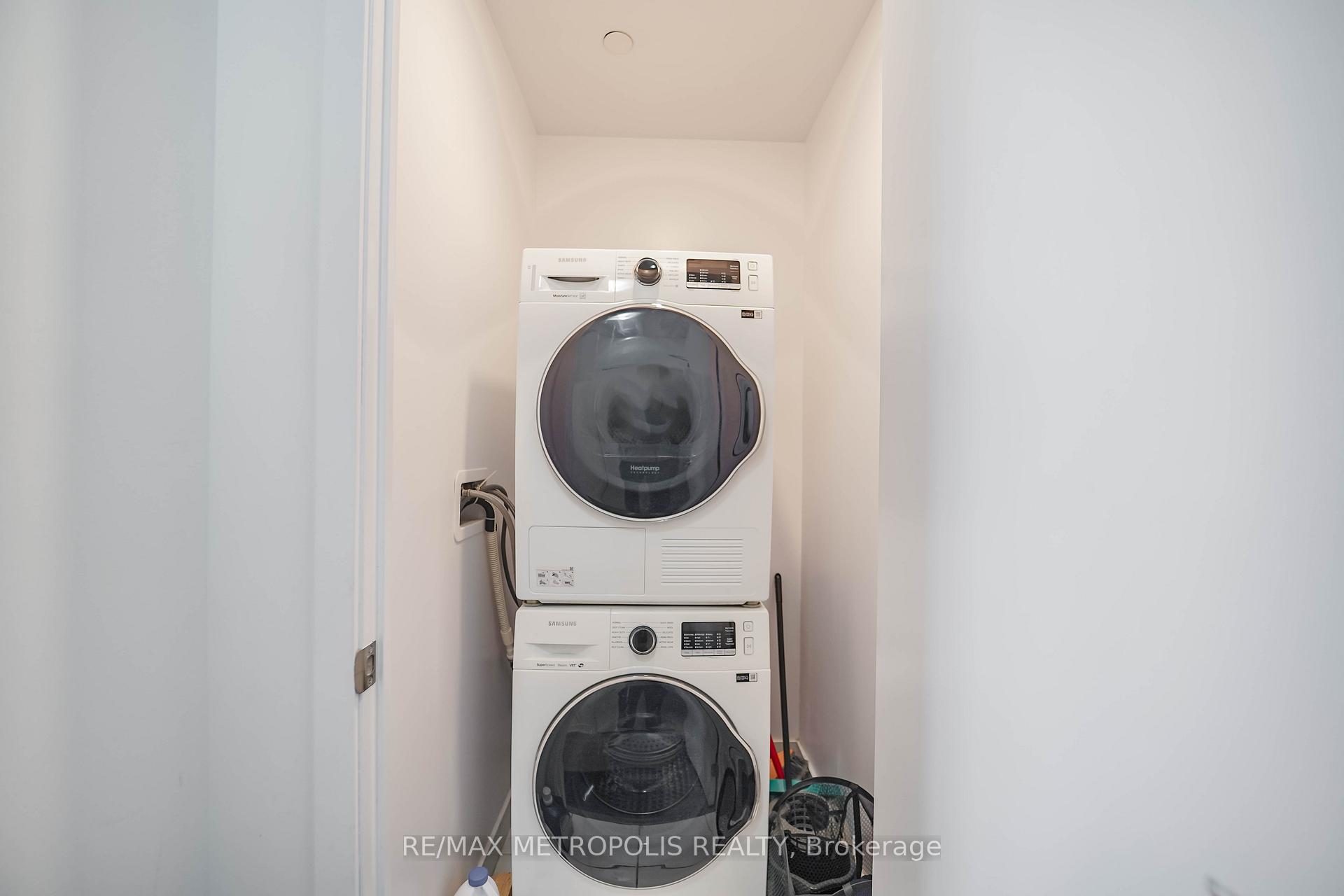Photo 12 of Unit 921, 10 Honeycrisp Crescent, Vaughan, Vaughan Corporate Centre — HOMEH