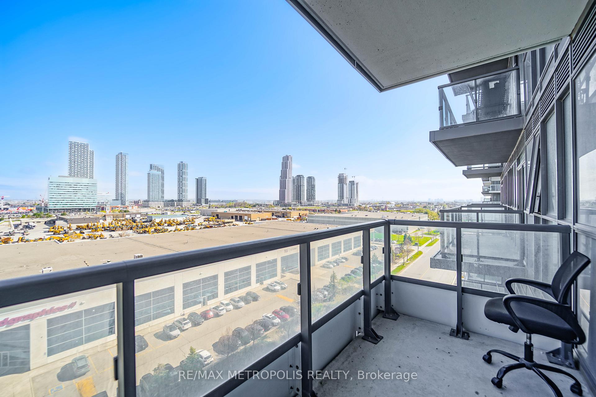 Photo 13 of Unit 921, 10 Honeycrisp Crescent, Vaughan, Vaughan Corporate Centre — HOMEH