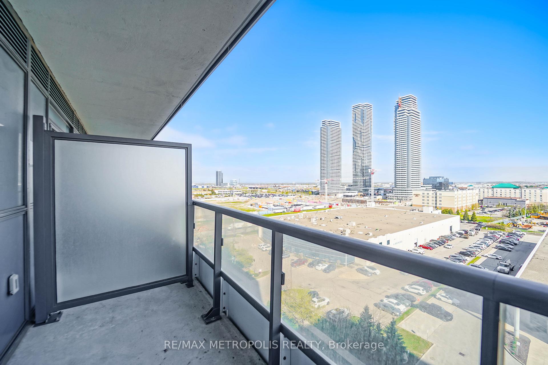 Photo 14 of Unit 921, 10 Honeycrisp Crescent, Vaughan, Vaughan Corporate Centre — HOMEH