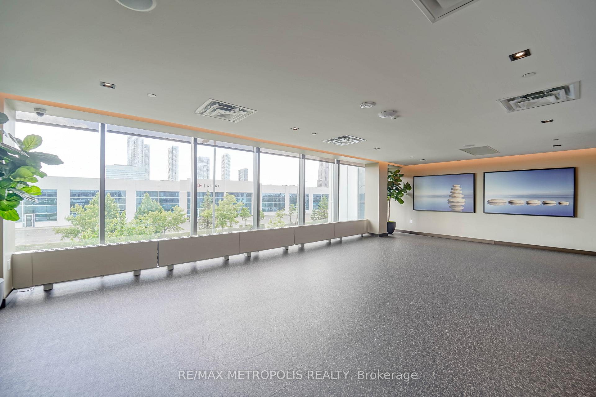 Photo 28 of Unit 921, 10 Honeycrisp Crescent, Vaughan, Vaughan Corporate Centre — HOMEH