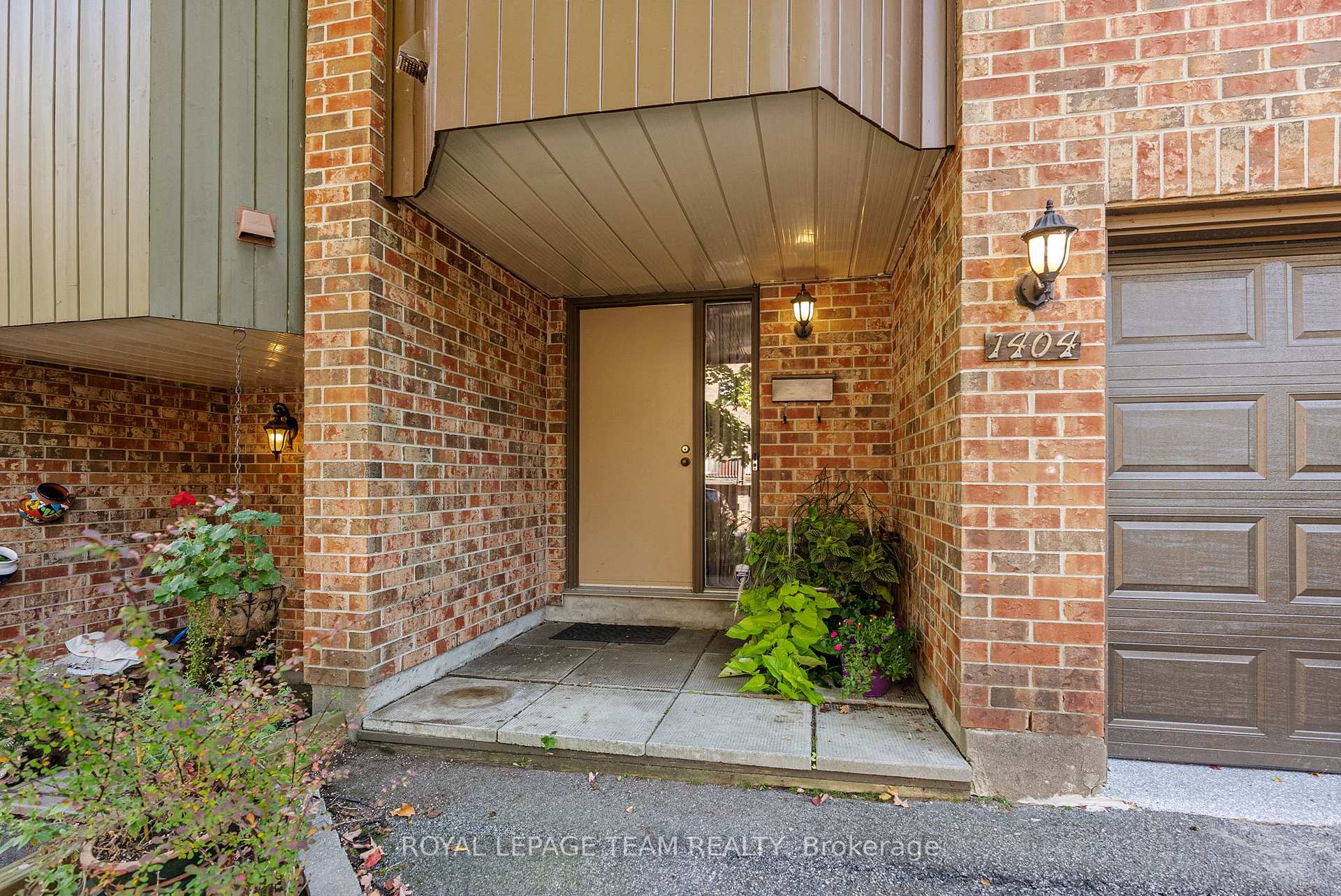 Photo 2 of 1404 Forge Street, Ottawa, Sawmill Creek/Timbermill — HOMEH