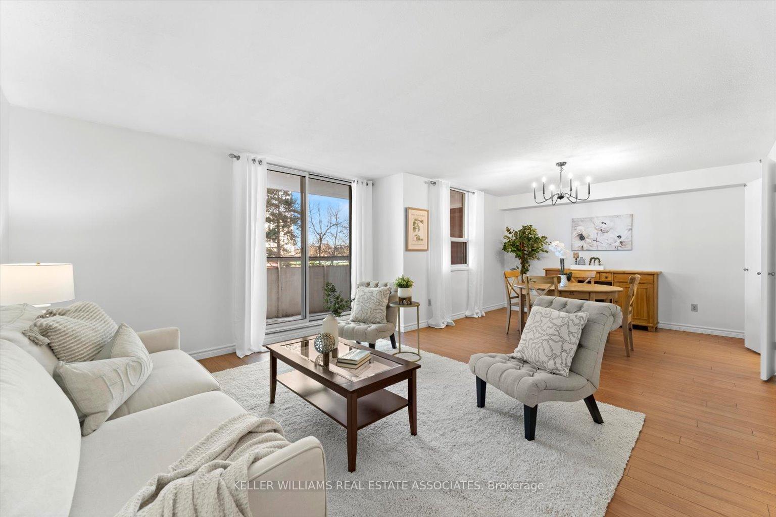 Photo 7 of Unit 302, 1 Royal Orchard Boulevard, Markham, Royal Orchard — HOMEH
