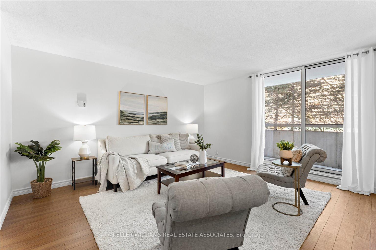 Photo 10 of Unit 302, 1 Royal Orchard Boulevard, Markham, Royal Orchard — HOMEH