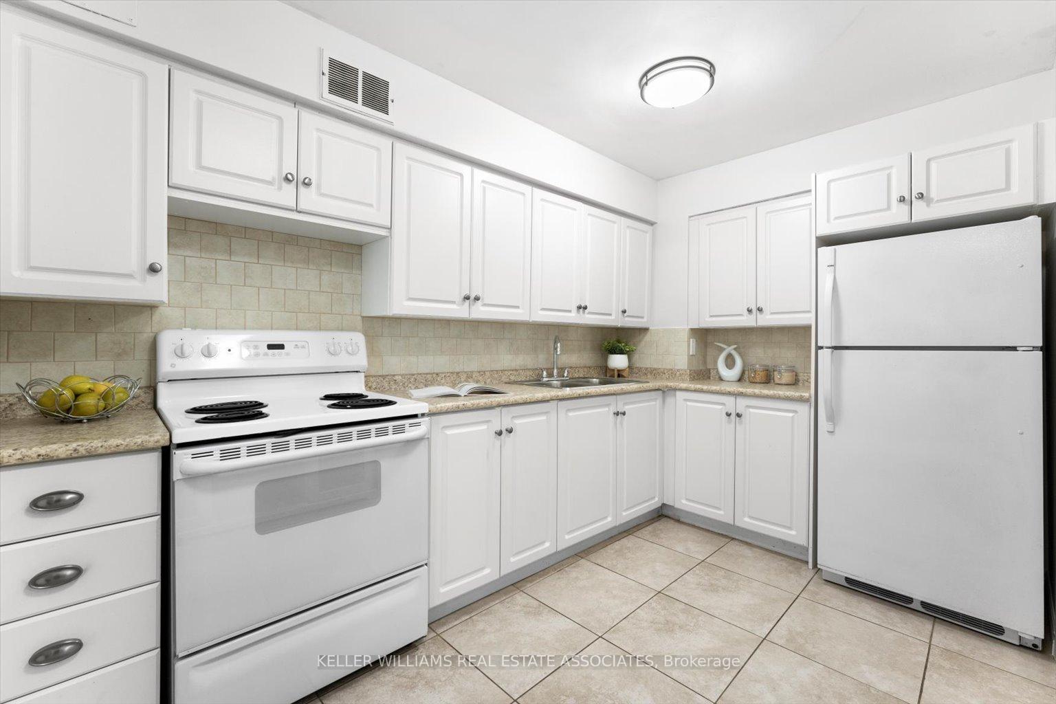 Photo 18 of Unit 302, 1 Royal Orchard Boulevard, Markham, Royal Orchard — HOMEH