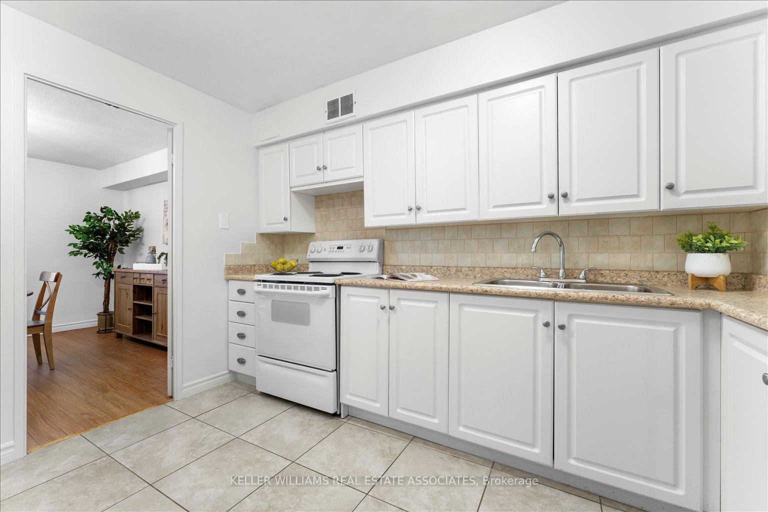 Photo 21 of Unit 302, 1 Royal Orchard Boulevard, Markham, Royal Orchard — HOMEH