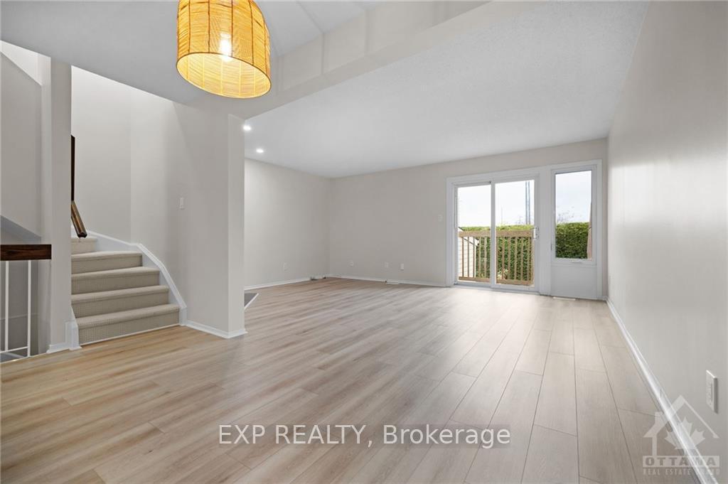 Photo 11 of Unit E, 292 Dalehurst Drive E, Ottawa, Tanglewood — HOMEH