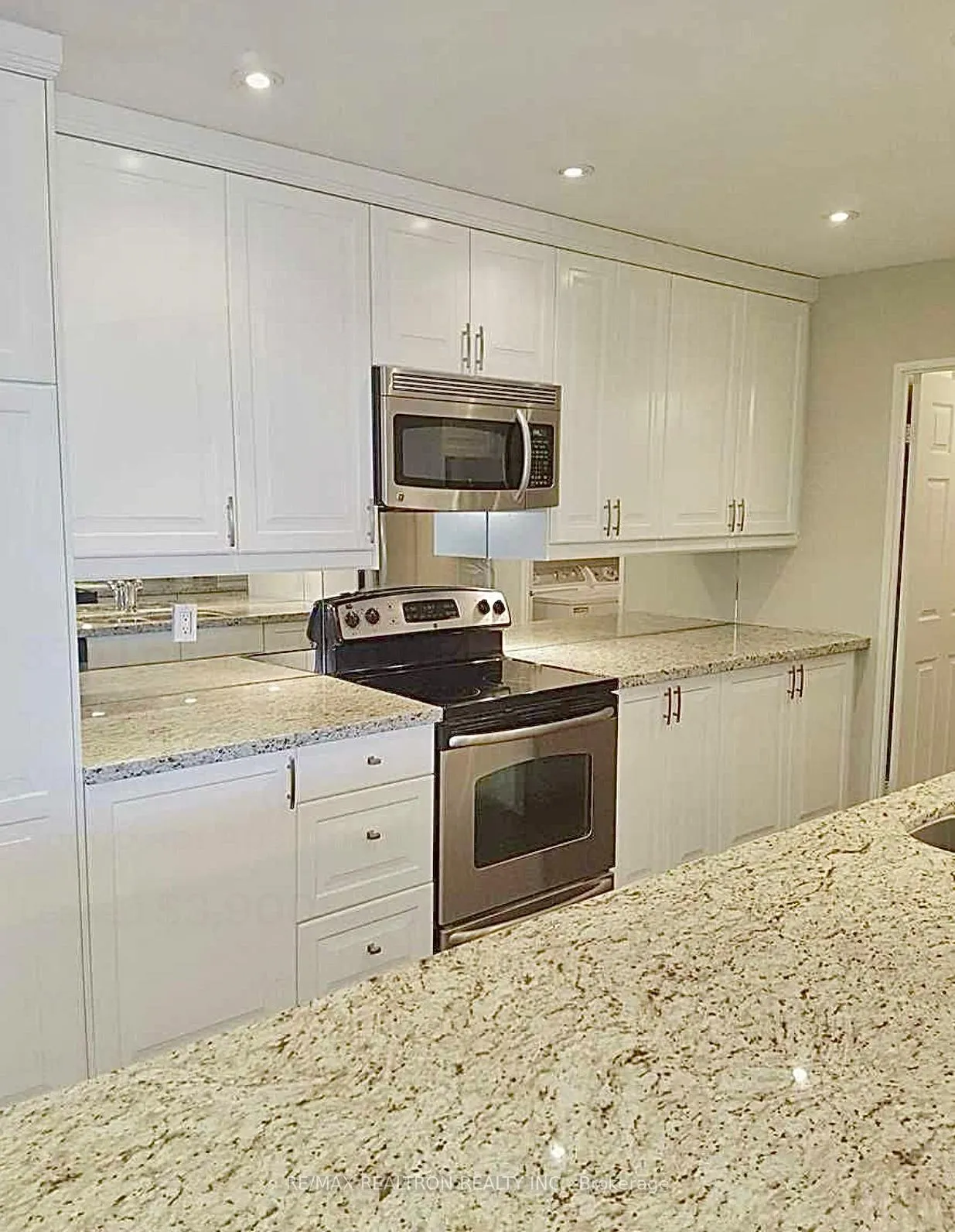 Photo 4 of Unit 614, 350 Lonsdale Road, Toronto, Forest Hill South — HOMEH