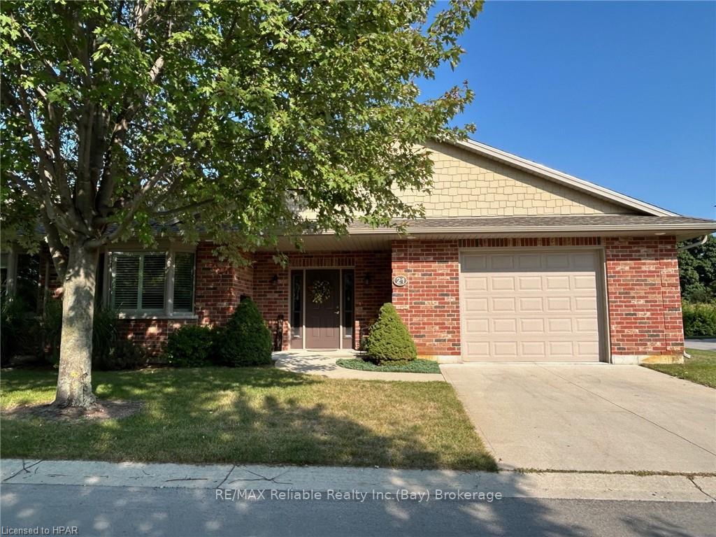 Photo 3 of 21 Bayfield Mews Lane, Bluewater, Bayfield — HOMEH
