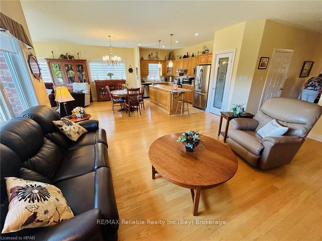 Photo 5 of 21 Bayfield Mews Lane, Bluewater, Bayfield — HOMEH
