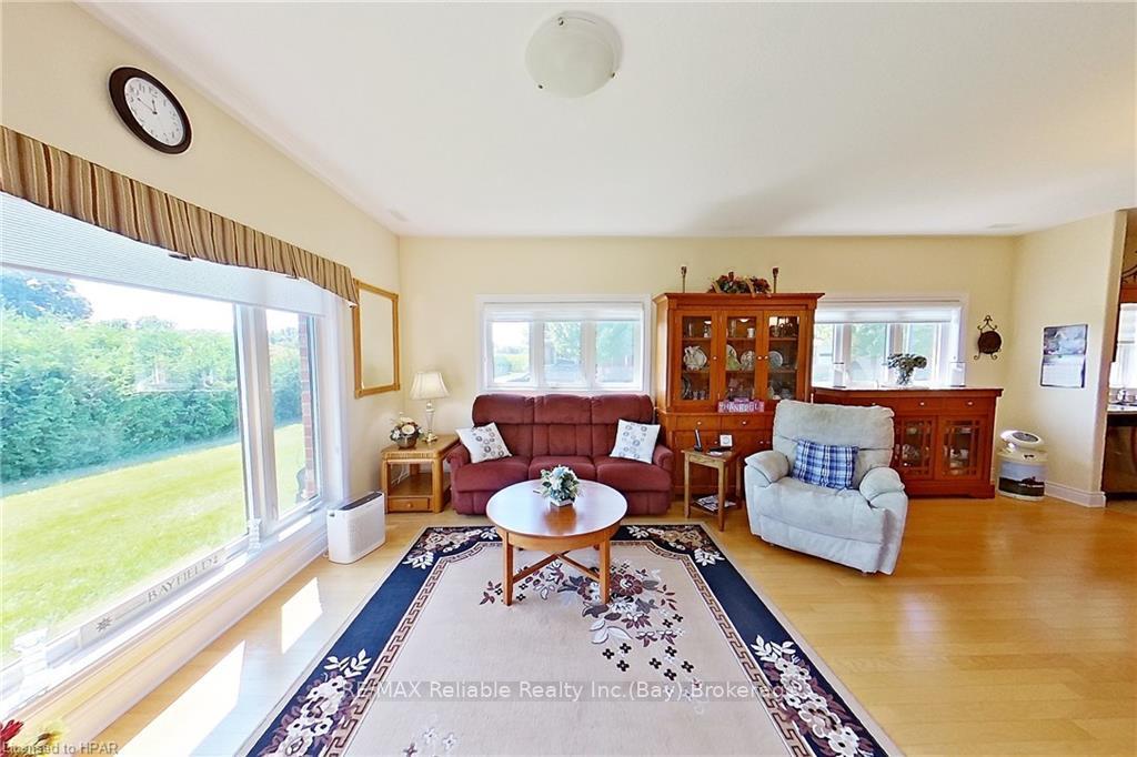 Photo 6 of 21 Bayfield Mews Lane, Bluewater, Bayfield — HOMEH