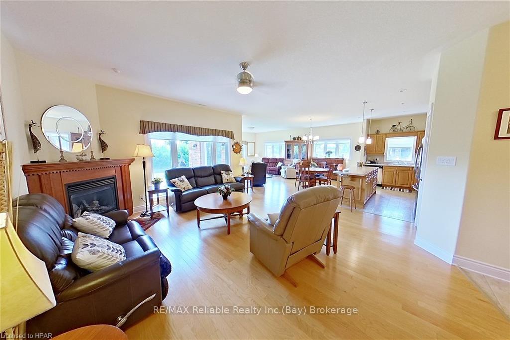 Photo 7 of 21 Bayfield Mews Lane, Bluewater, Bayfield — HOMEH