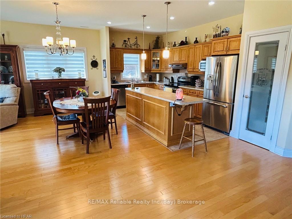 Photo 9 of 21 Bayfield Mews Lane, Bluewater, Bayfield — HOMEH