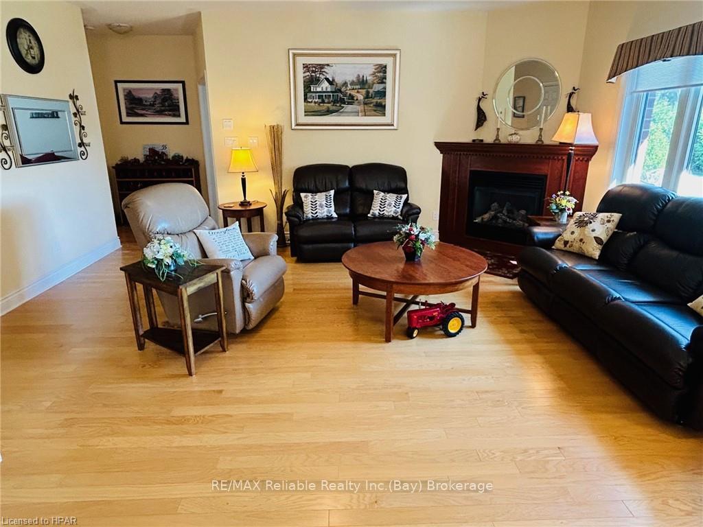 Photo 8 of 21 Bayfield Mews Lane, Bluewater, Bayfield — HOMEH