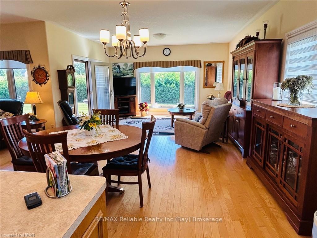 Photo 11 of 21 Bayfield Mews Lane, Bluewater, Bayfield — HOMEH