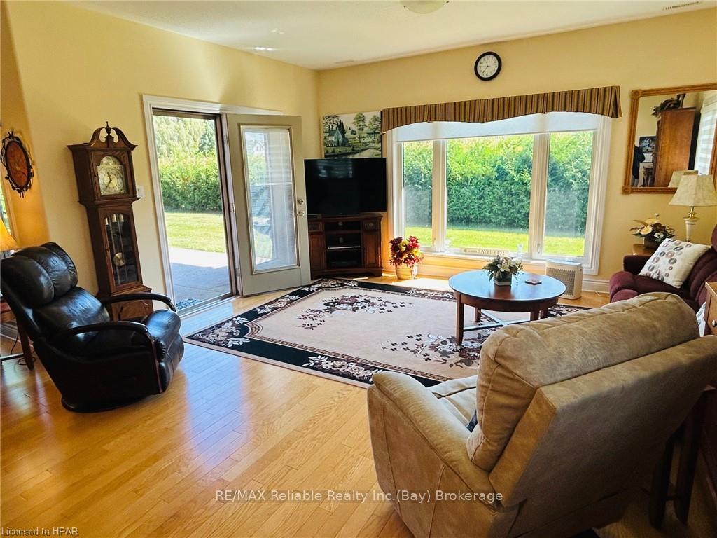 Photo 12 of 21 Bayfield Mews Lane, Bluewater, Bayfield — HOMEH