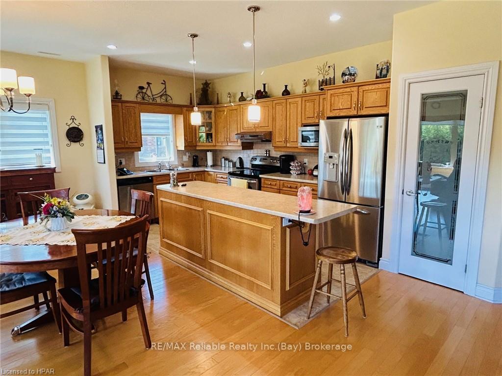 Photo 13 of 21 Bayfield Mews Lane, Bluewater, Bayfield — HOMEH