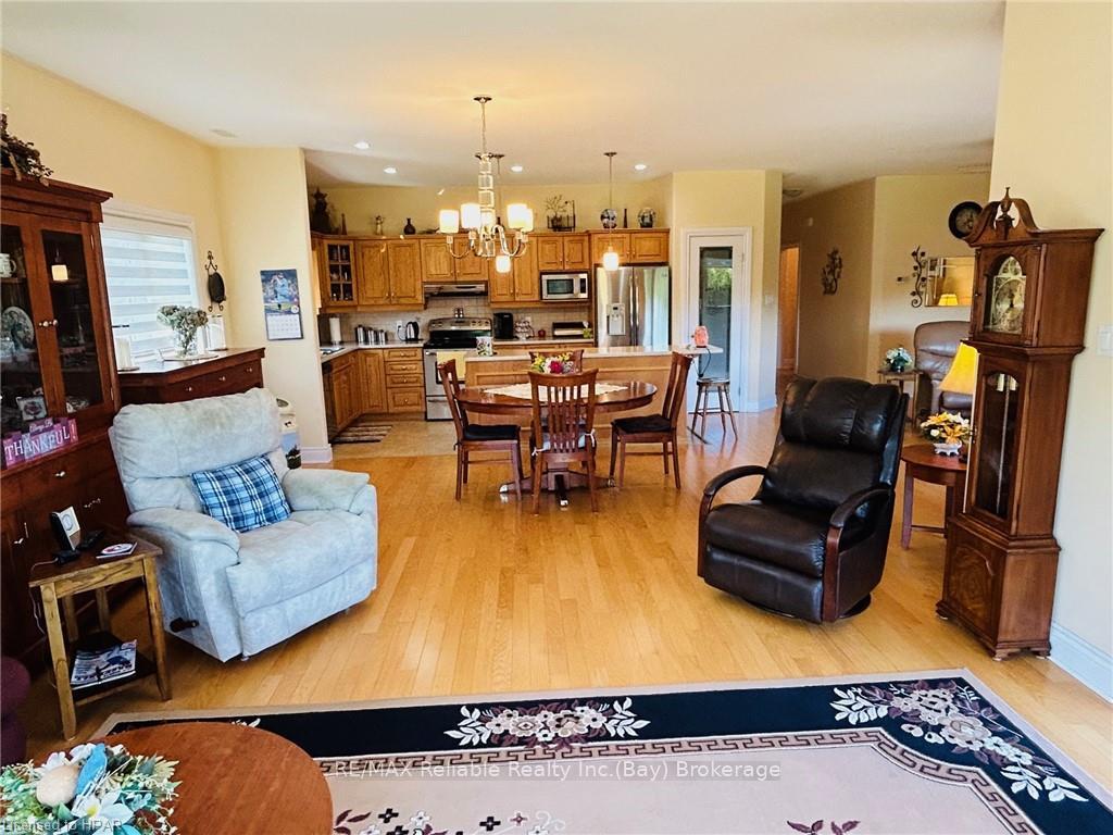 Photo 14 of 21 Bayfield Mews Lane, Bluewater, Bayfield — HOMEH