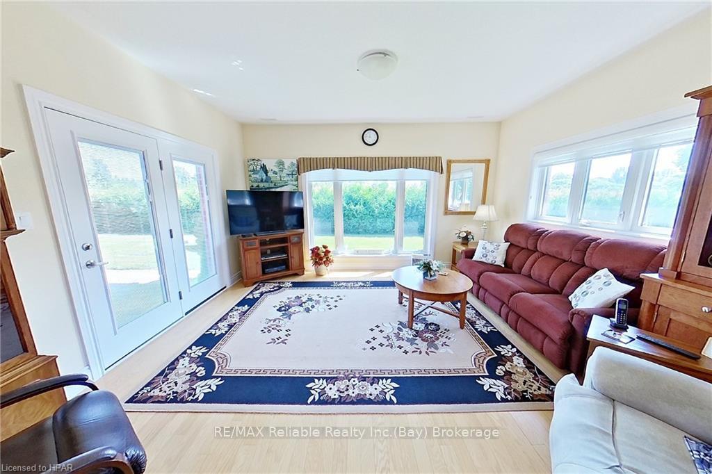 Photo 15 of 21 Bayfield Mews Lane, Bluewater, Bayfield — HOMEH