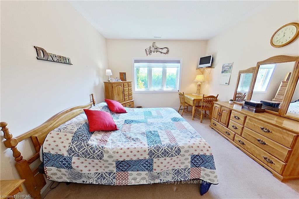 Photo 16 of 21 Bayfield Mews Lane, Bluewater, Bayfield — HOMEH