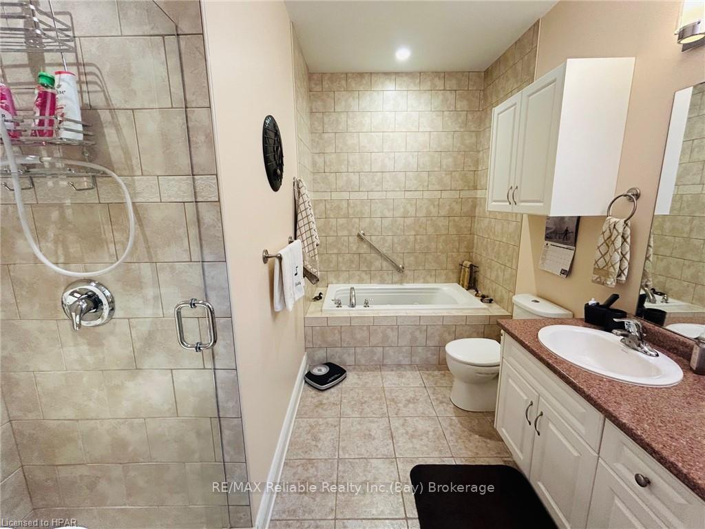 Photo 18 of 21 Bayfield Mews Lane, Bluewater, Bayfield — HOMEH