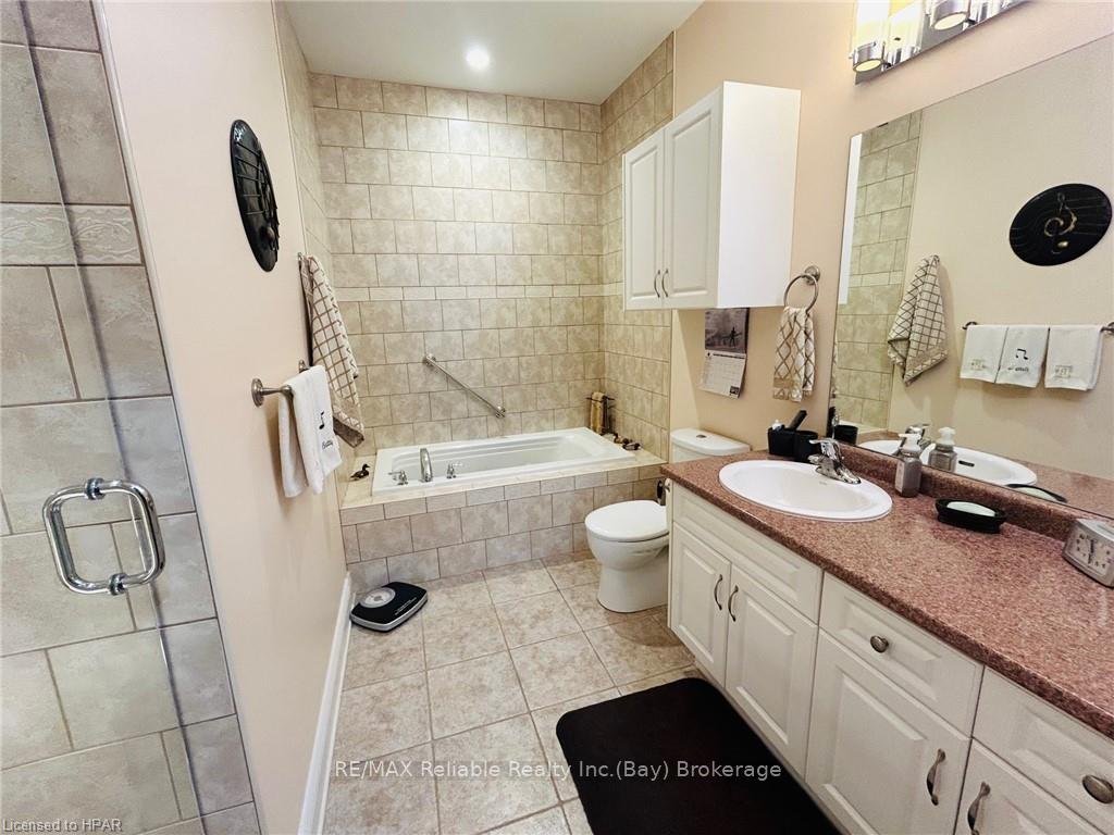 Photo 19 of 21 Bayfield Mews Lane, Bluewater, Bayfield — HOMEH