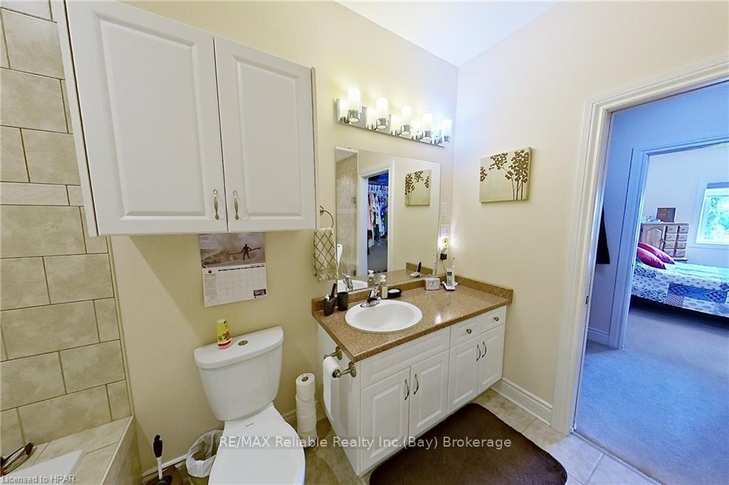 Photo 24 of 21 Bayfield Mews Lane, Bluewater, Bayfield — HOMEH
