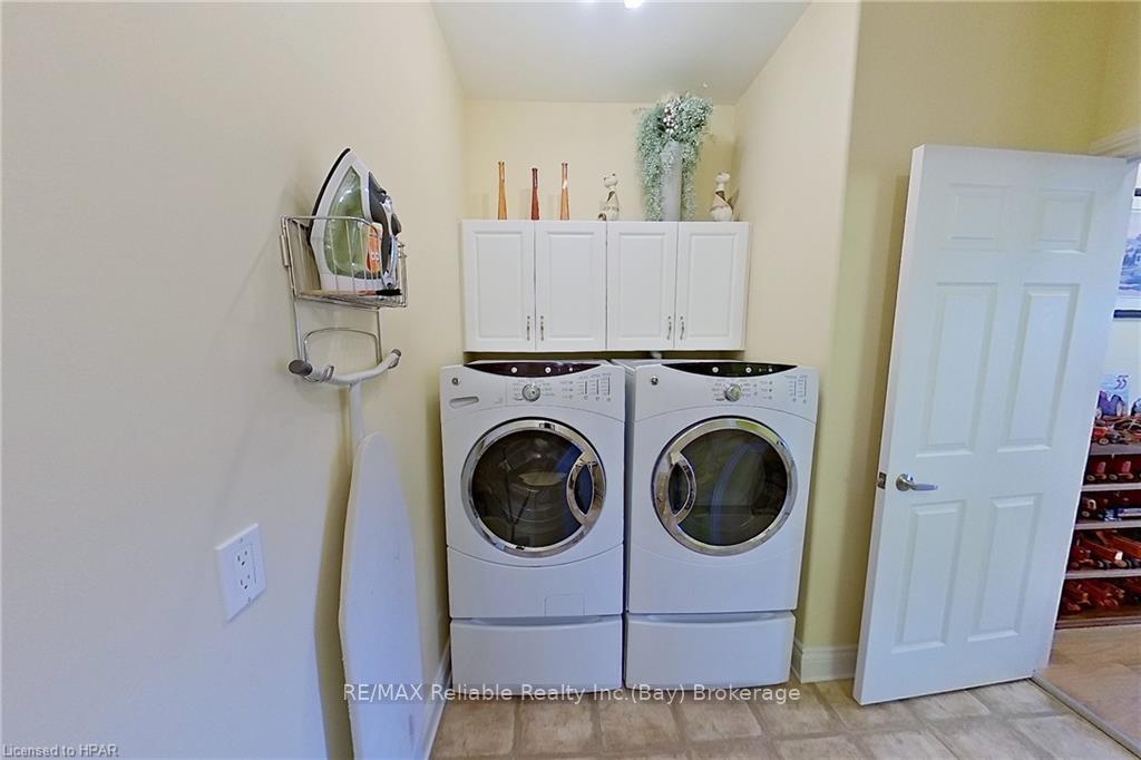 Photo 30 of 21 Bayfield Mews Lane, Bluewater, Bayfield — HOMEH