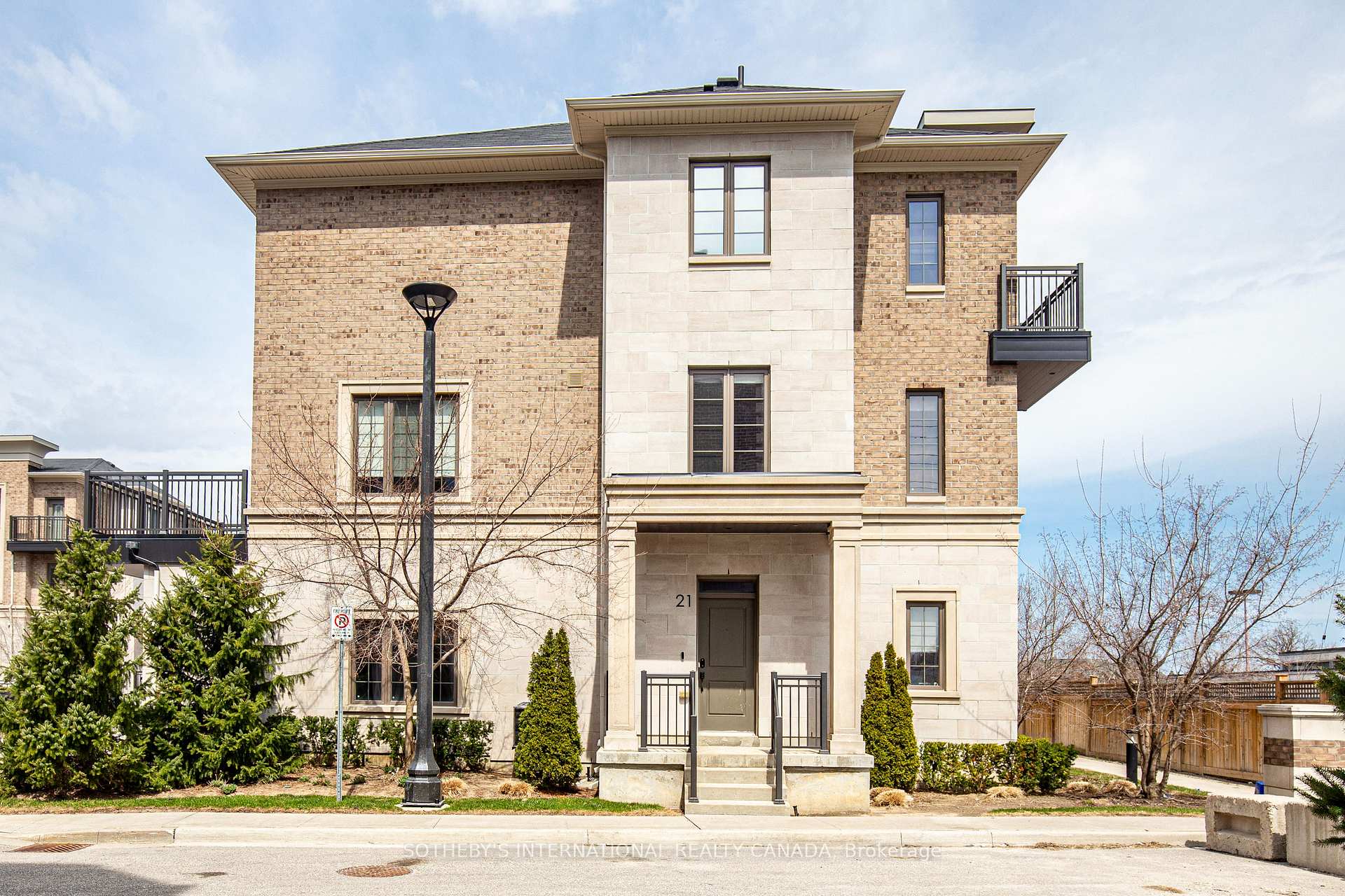 Front of 21 Sir Frederick Banting Way