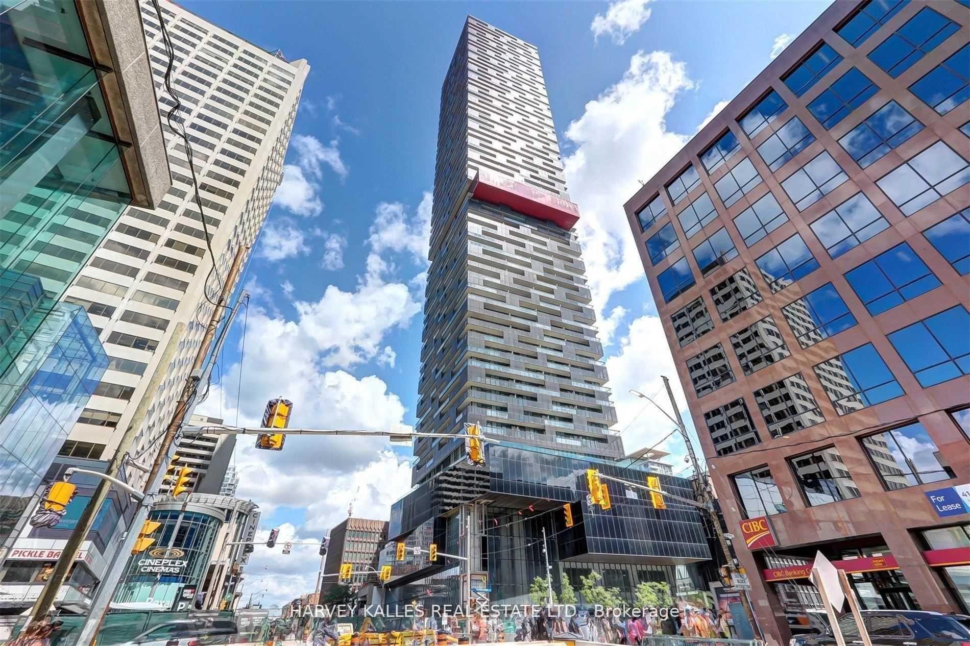 Front of Unit 5202, 8 Eglinton Avenue E