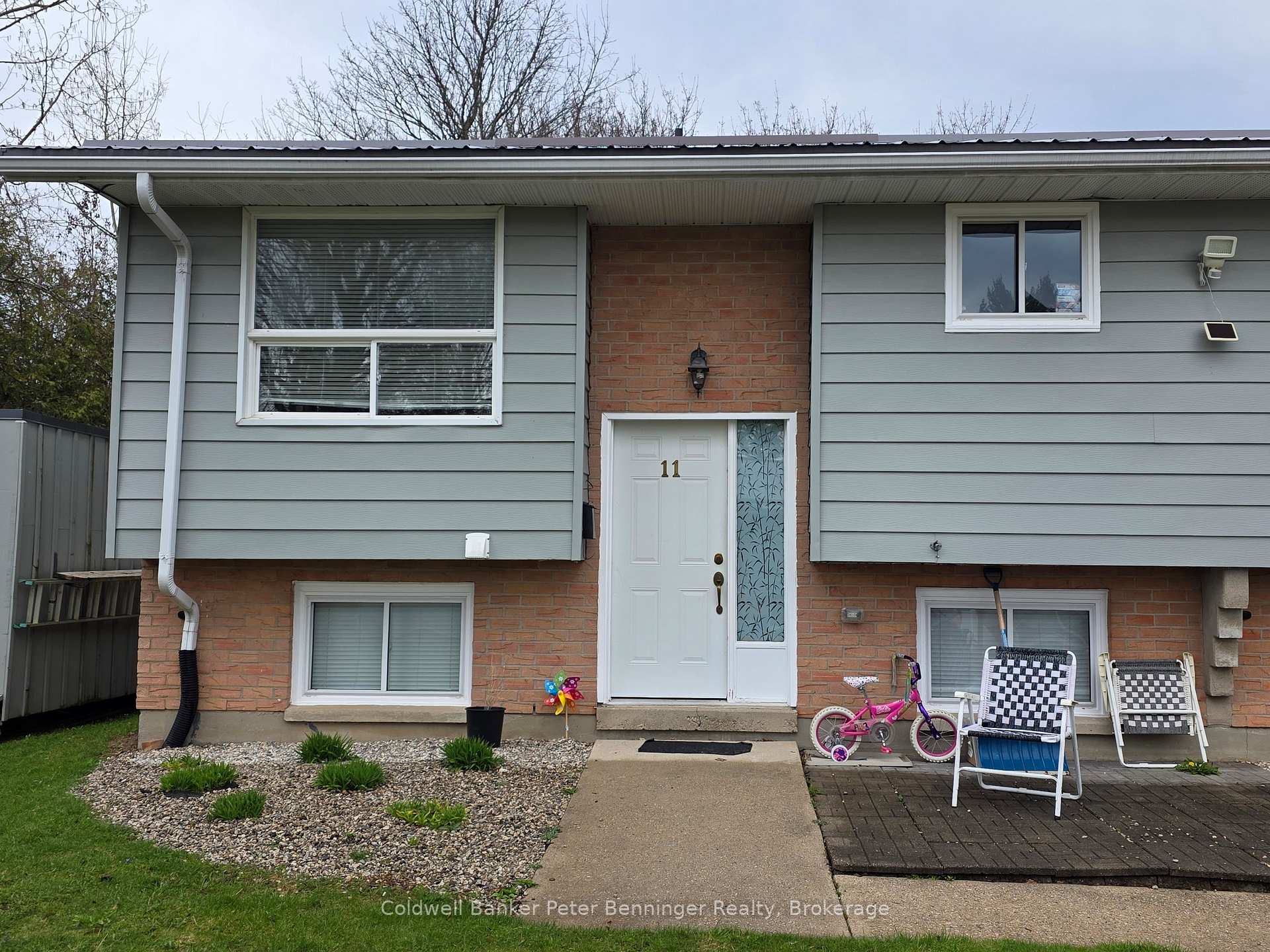 Front of Unit 11, 158 Victoria Street S