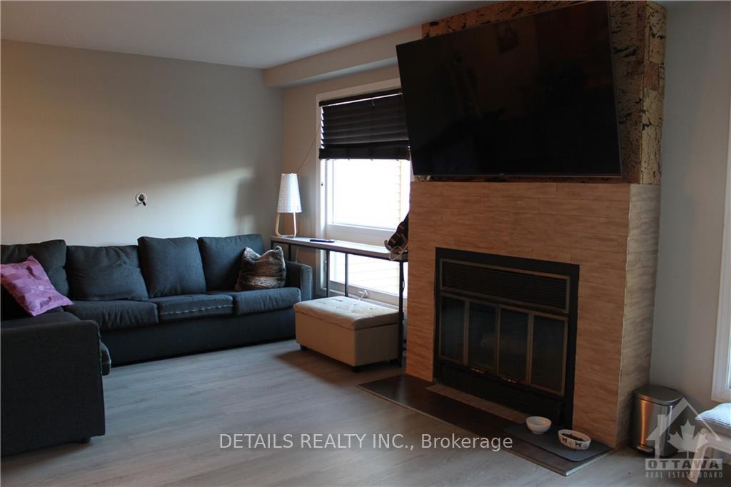 Photo 8 of 4E Maple Ridge Crescent, Ottawa, Barrhaven - Pheasant Run — HOMEH