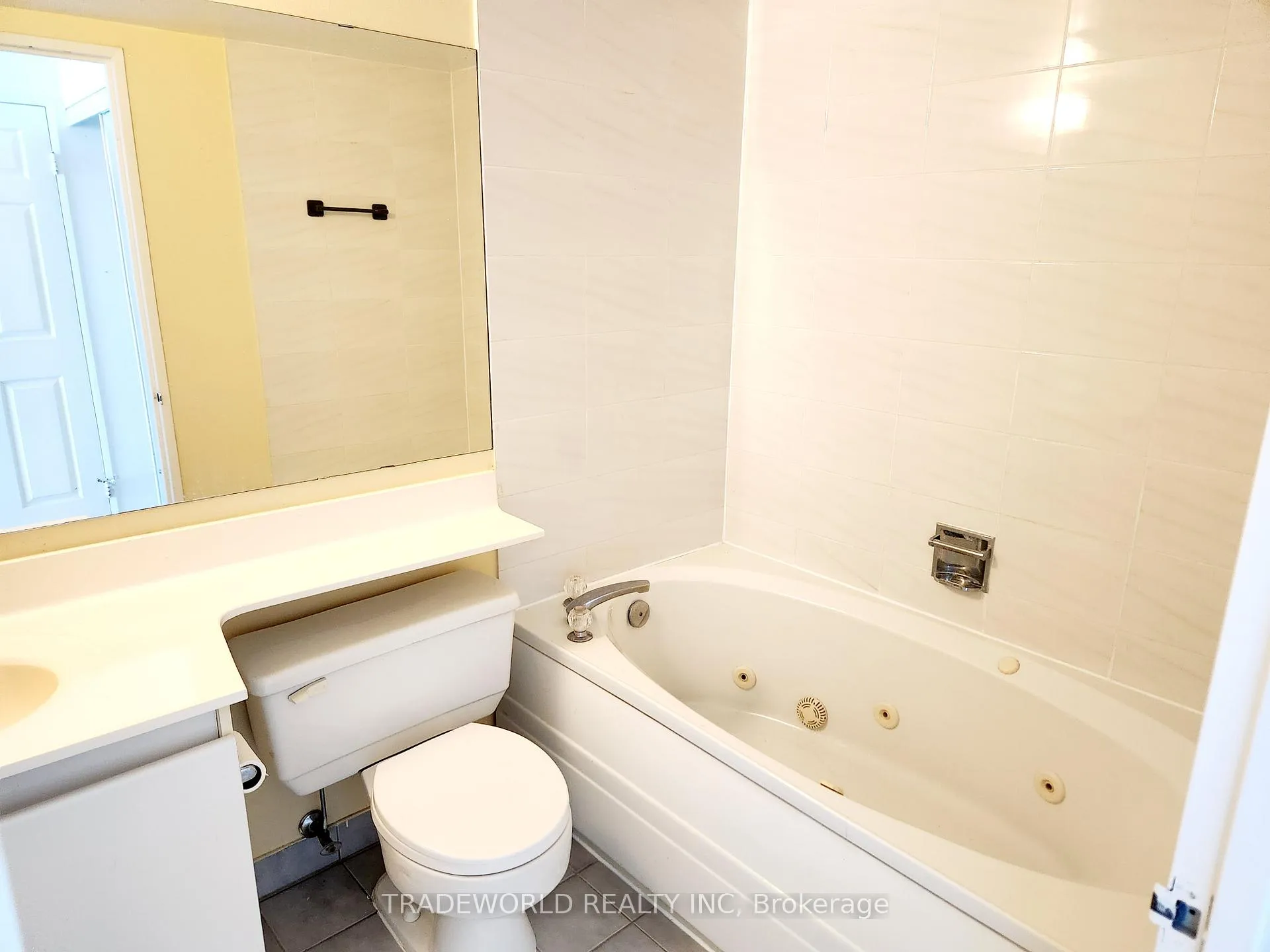 Photo 8 of Unit 1309, 7805 Bayview Avenue, Markham, Aileen-Willowbrook — HOMEH