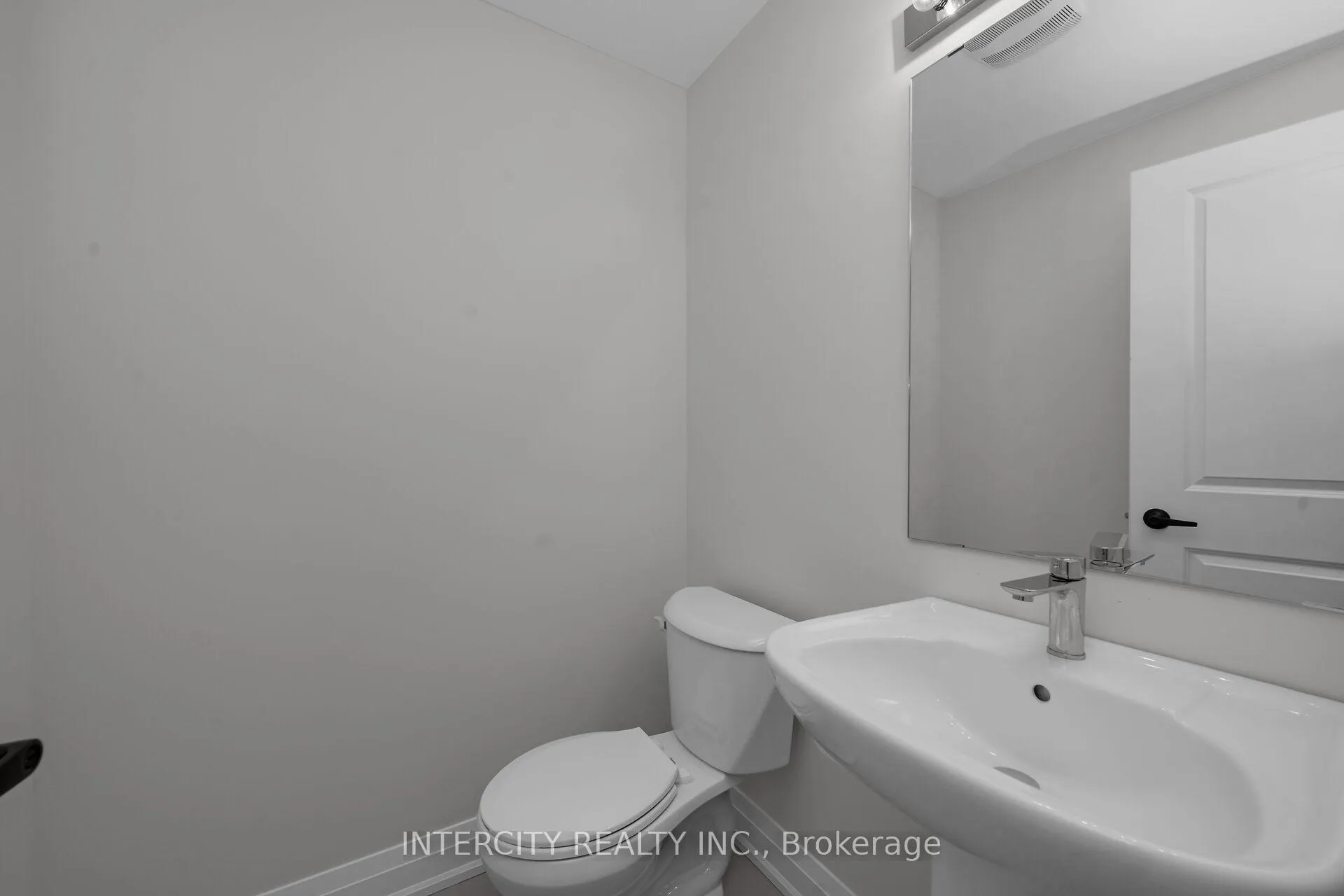 Photo 11 of Unit Unit 5, 19 Marret Lane, Clarington, Newcastle — HOMEH