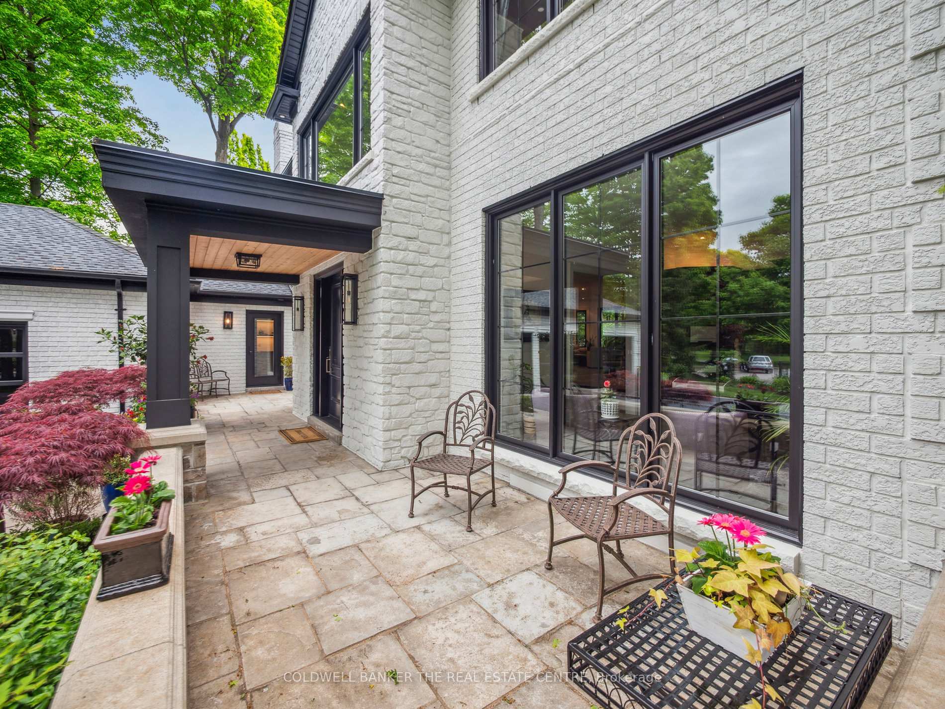 Photo 2 of 8 Lenarthur Court, Aurora, Hills of St Andrew — HOMEH