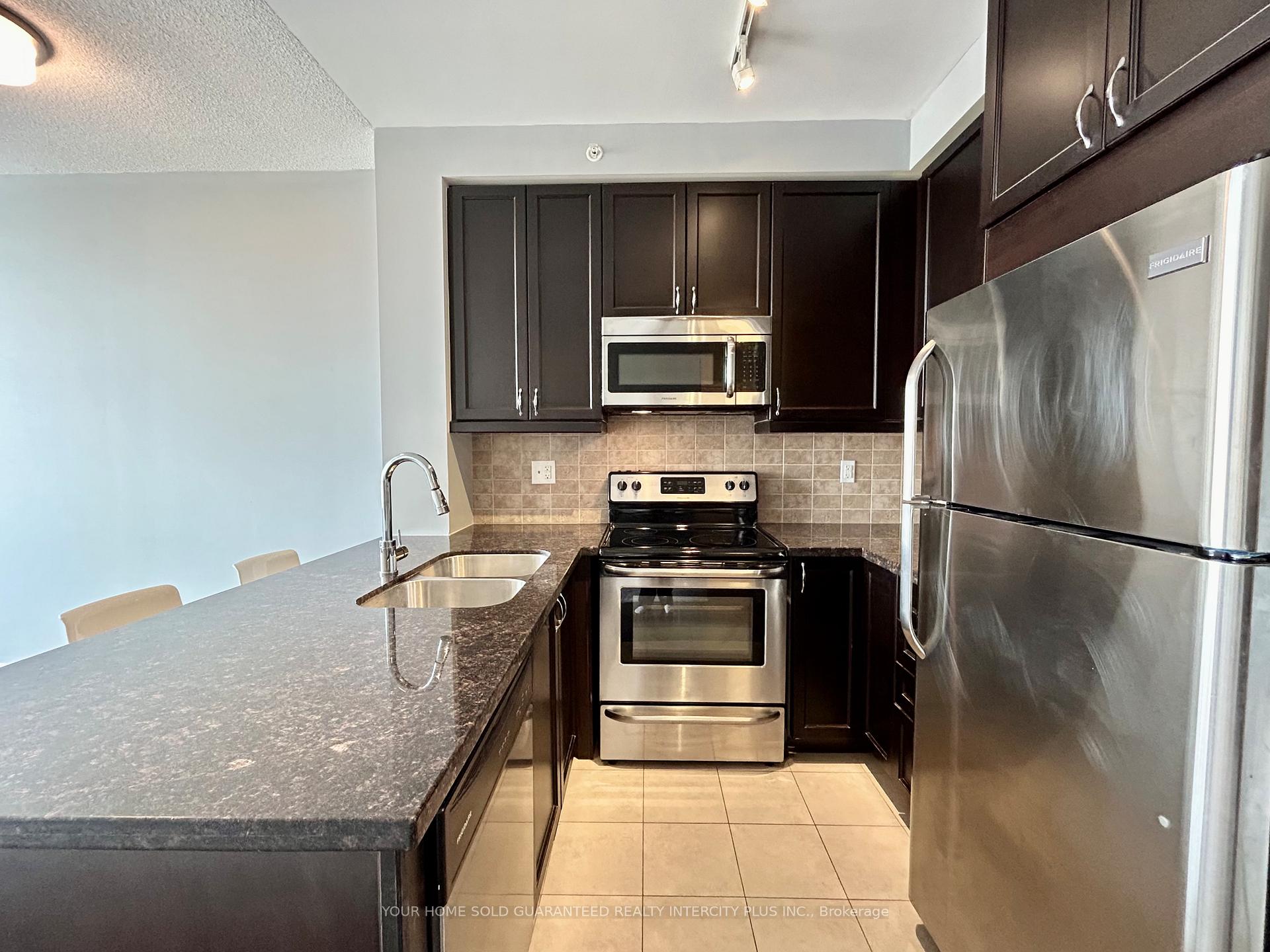 Photo 10 of Unit 204, 2396 Major Mackenzie Drive, Vaughan, Maple — HOMEH