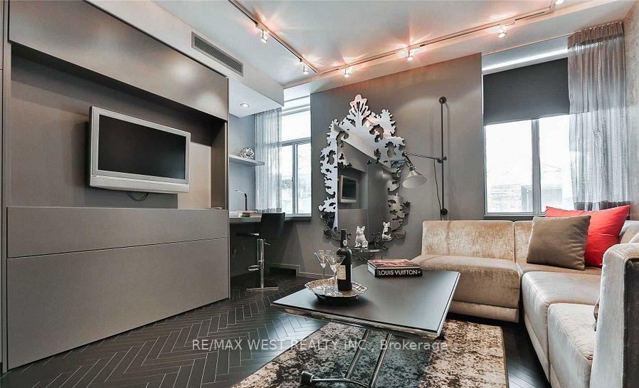 Front of Unit 112, 1 Benvenuto Place