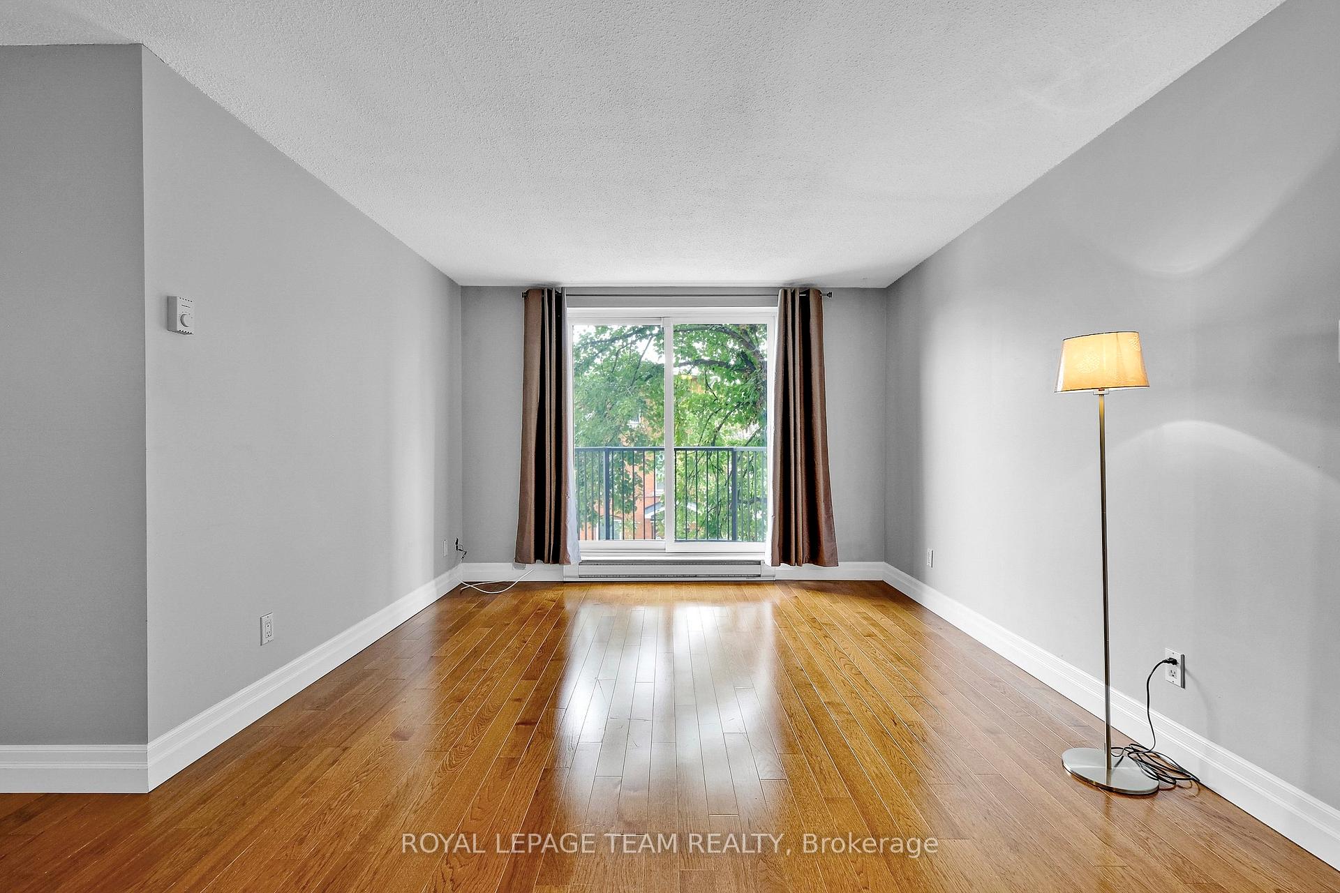 Photo 4 of Unit 302, 50 Burnside Avenue, Ottawa, Mechanicsville — HOMEH