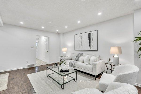 Photo 4 of Unit 2, 524 Beechwood Drive E, Waterloo — HOMEH