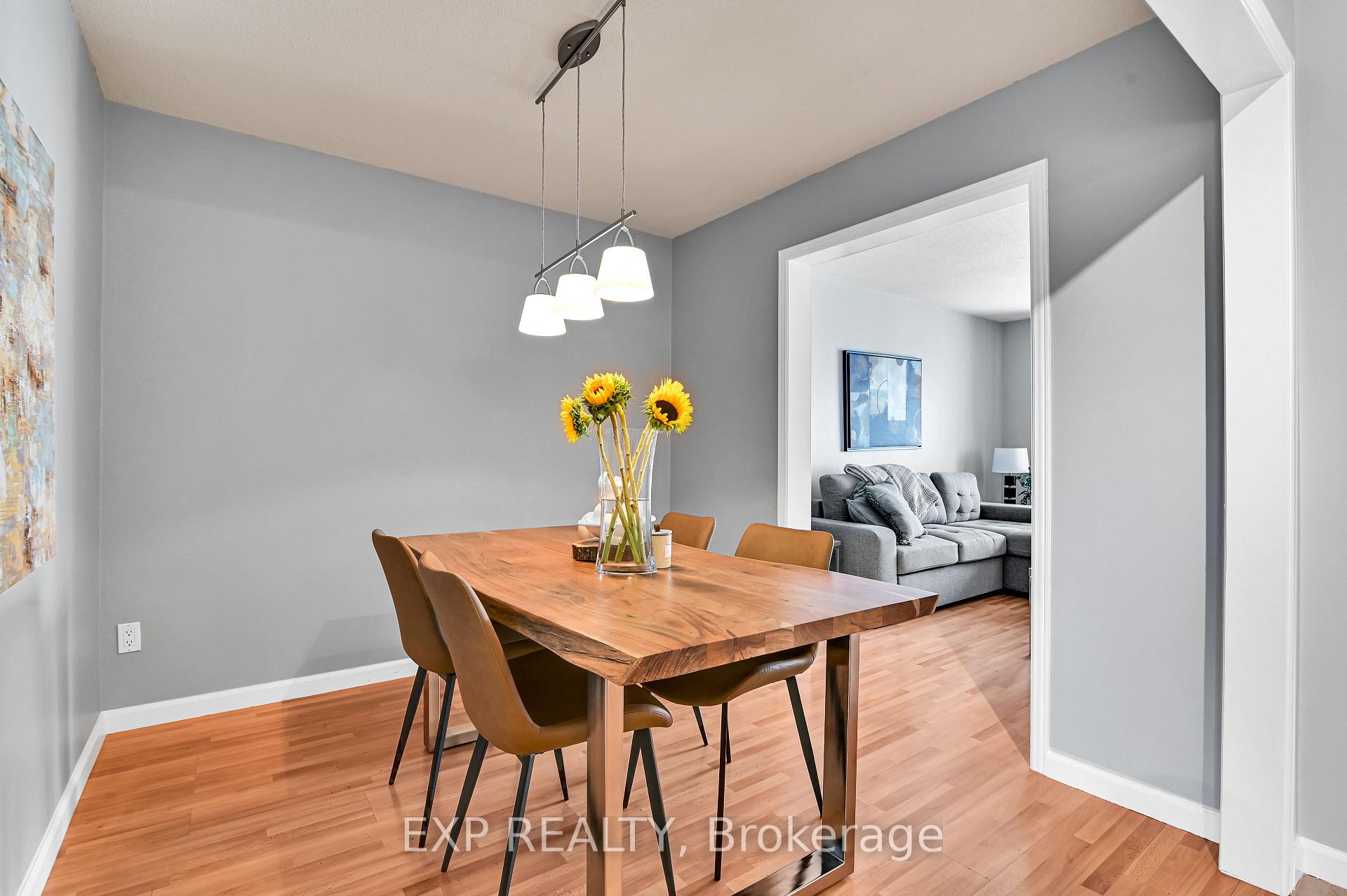 Photo 5 of 1962 Greenvale Lane, Ottawa, Chateauneuf — HOMEH