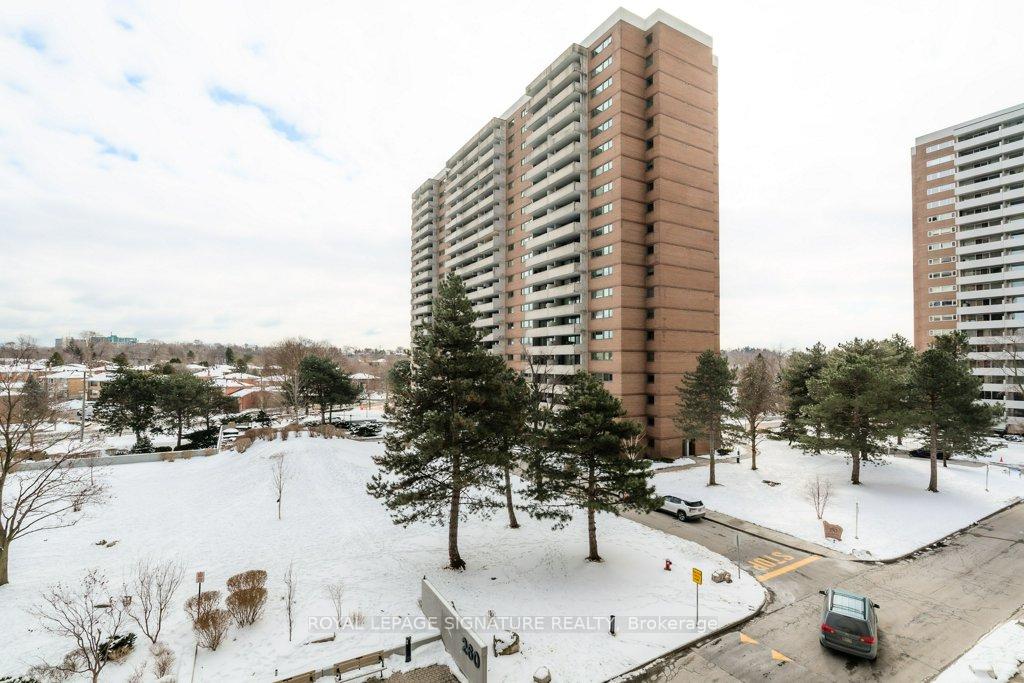 Front of Unit 507, 260 Scarlett Road